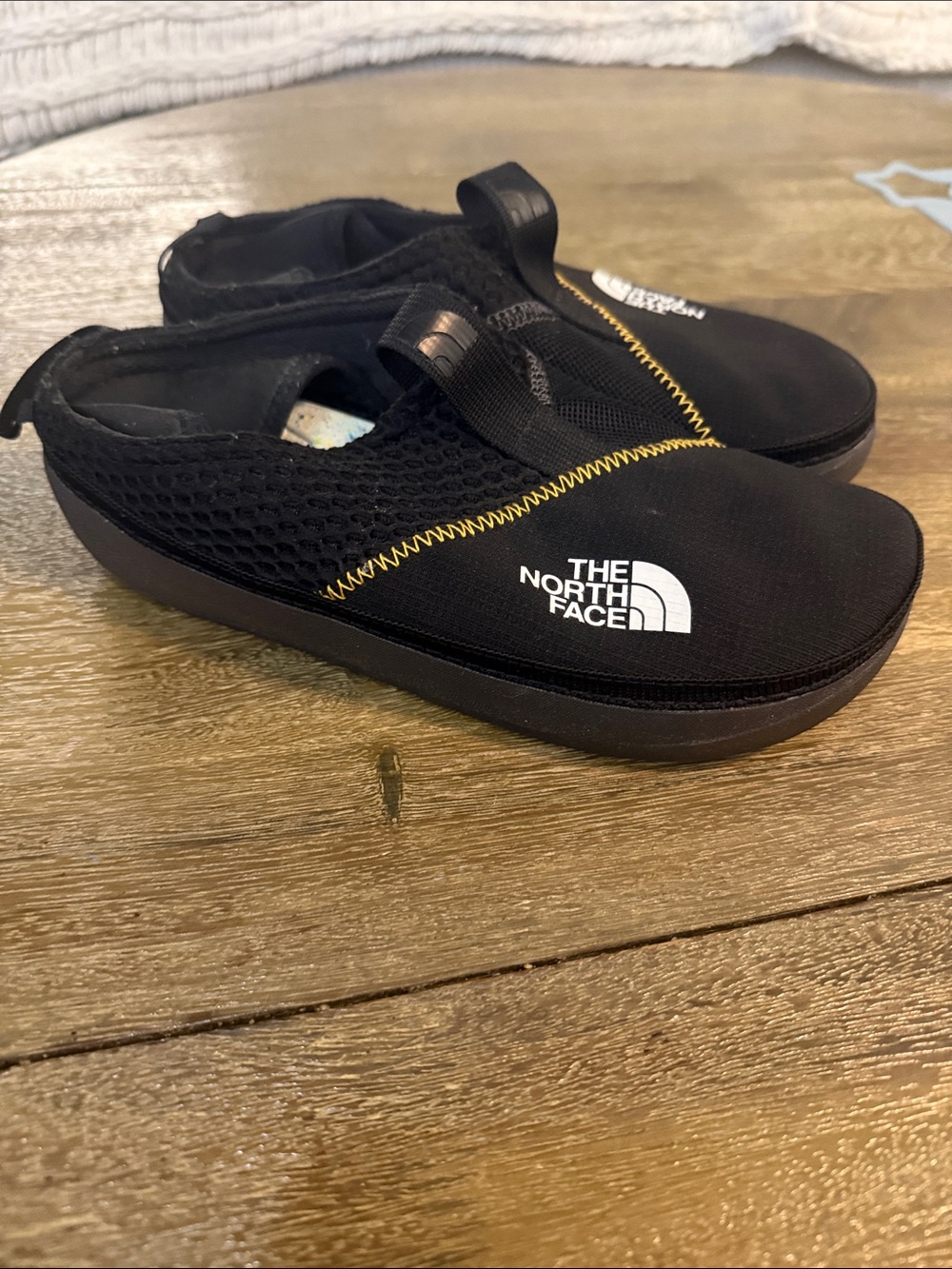 The North Face Unisex Black BASE CAMP MULES. Women’s Size 6, Men’s 4